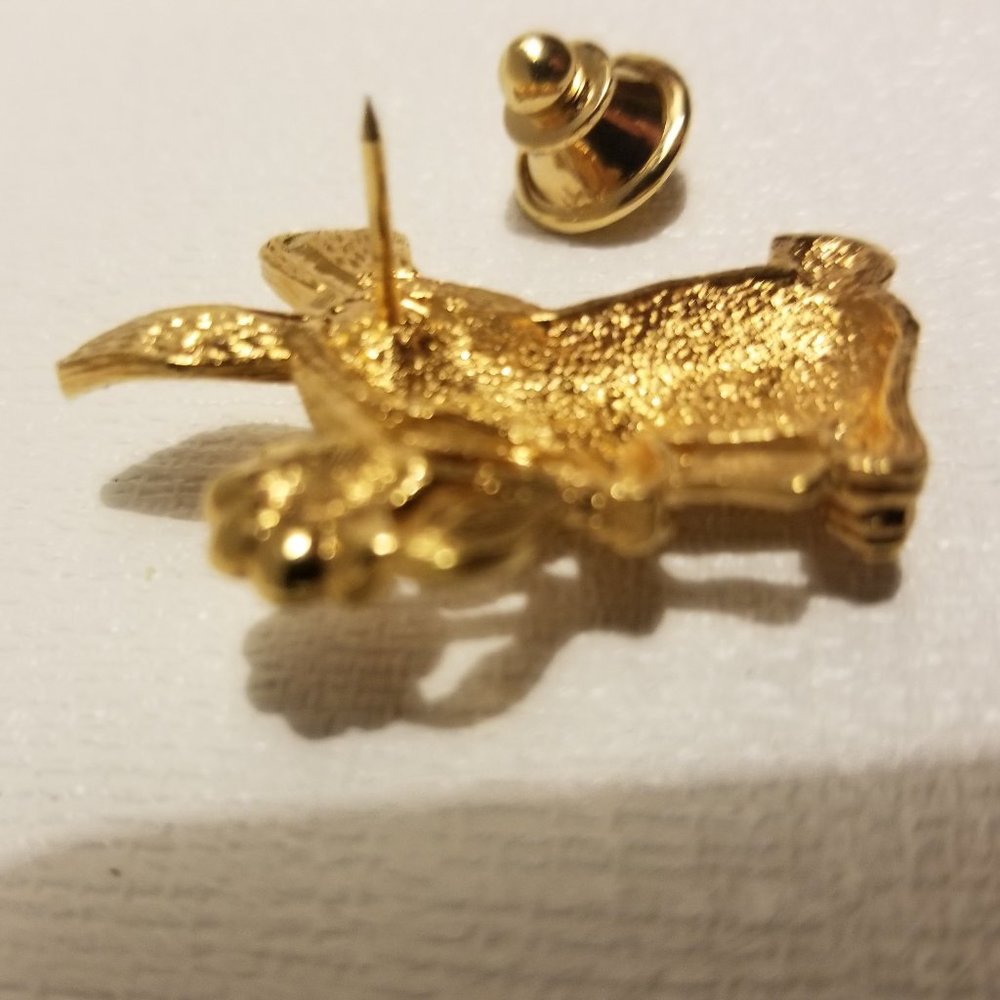 Vtg goldtone Avon bunny pin w pink enamel rhinestone flower - Picture 7 of 9